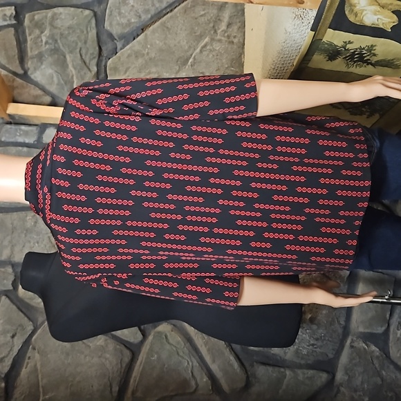 Madison Black Red Chain Link 1/4 Sleeve Blouse - Picture 5 of 7